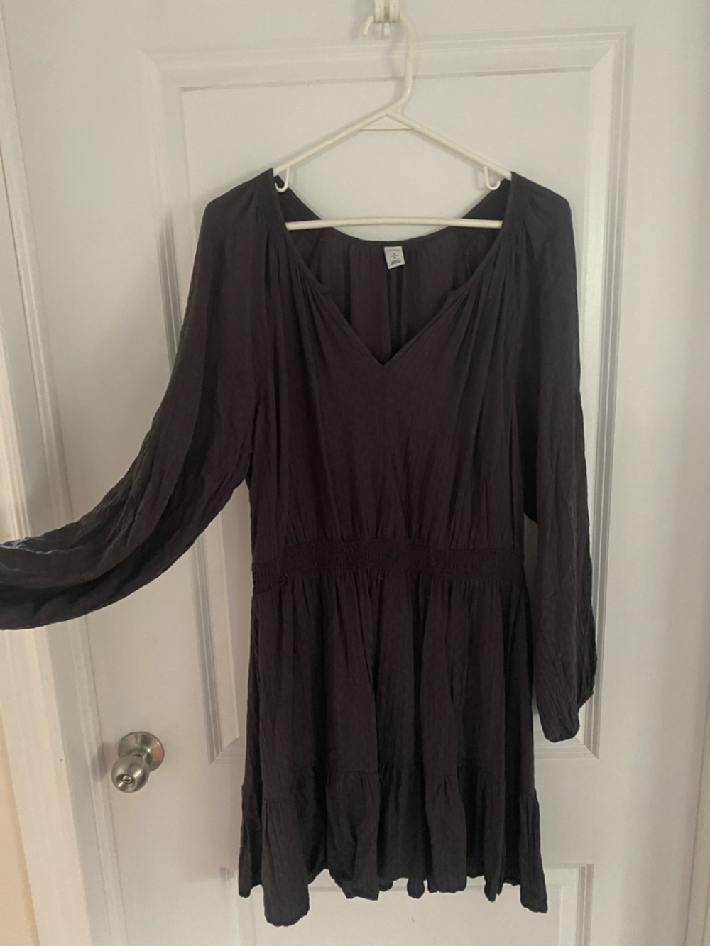 Old Navy Black Long-Sleeve V-Neck Dress